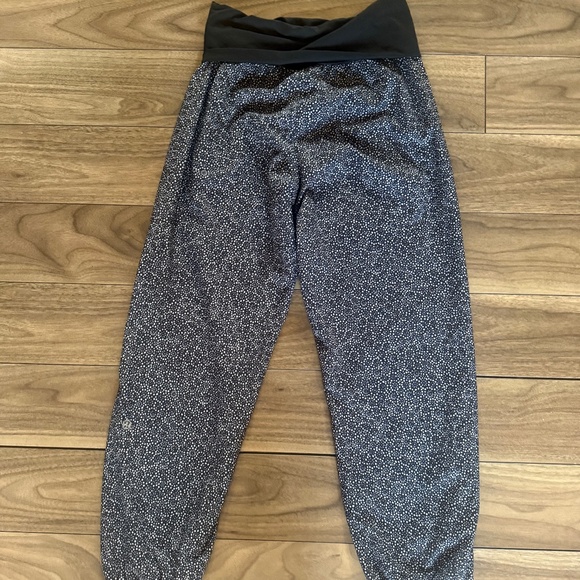 Lululemon | Om Pant | Size 2 | Dark Blue + Dot Print - Picture 5 of 8